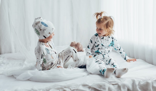 Conheça os Pijamas para Bebê que Promovem Noites de Sono Tranquilas